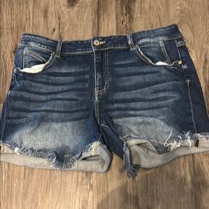 Kancan Mid Rise Frayed Cuff Hem 5in Short